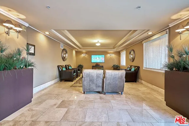 $629,000 | 620 South Gramercy Place, Unit 301, Los Angeles, CA 90010