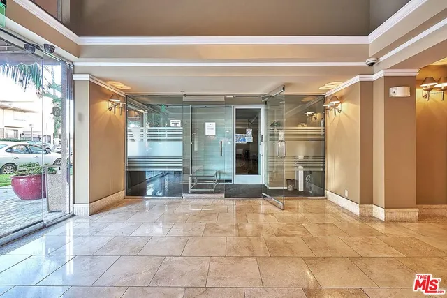 $629,000 | 620 South Gramercy Place, Unit 301, Los Angeles, CA 90010