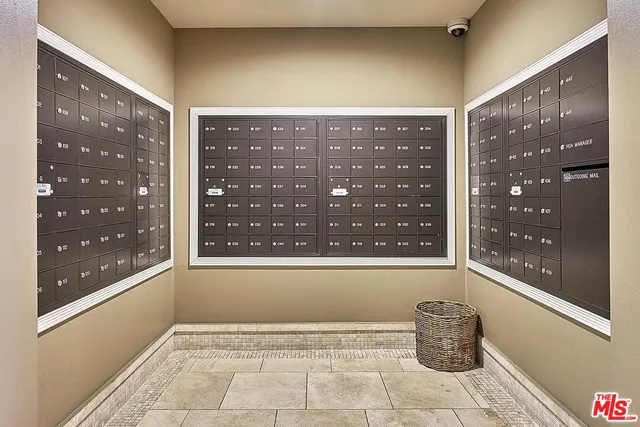 $629,000 | 620 South Gramercy Place, Unit 301, Los Angeles, CA 90010