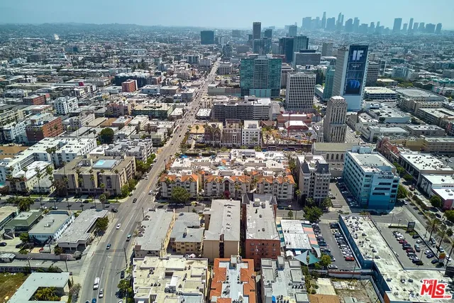 $629,000 | 620 South Gramercy Place, Unit 301, Los Angeles, CA 90010