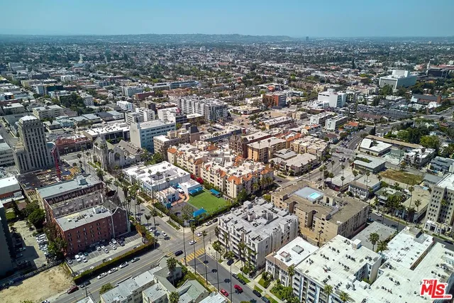 $629,000 | 620 South Gramercy Place, Unit 301, Los Angeles, CA 90010