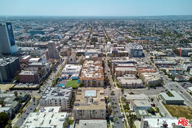 $629,000 | 620 South Gramercy Place, Unit 301, Los Angeles, CA 90010