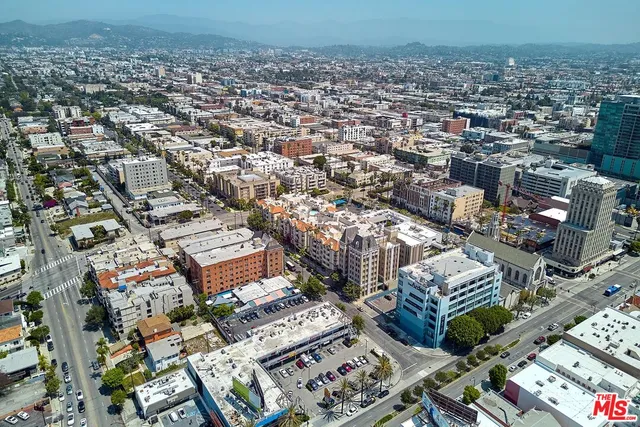 $629,000 | 620 South Gramercy Place, Unit 301, Los Angeles, CA 90010