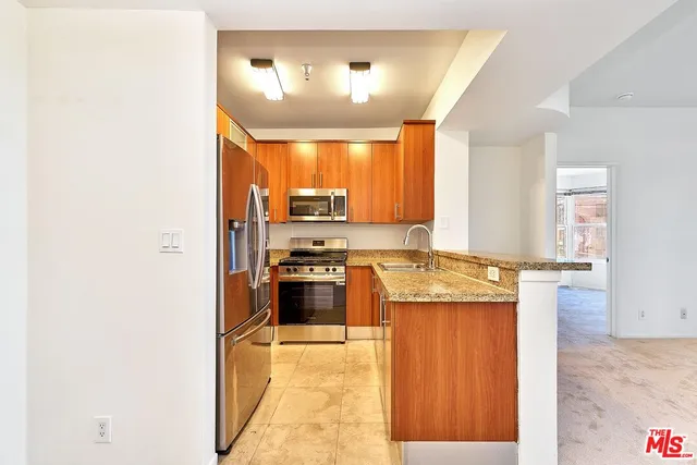 $629,000 | 620 South Gramercy Place, Unit 301, Los Angeles, CA 90010