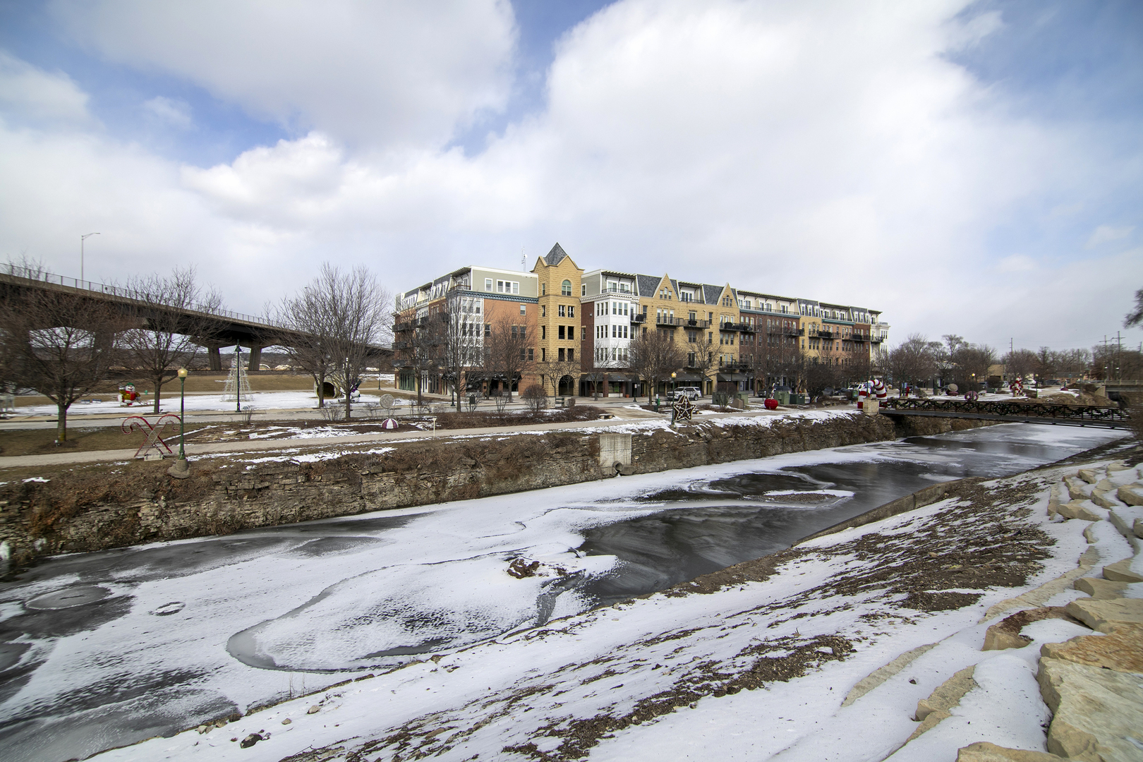 321 Front Street, Unit 2402 Lemont, IL 60439 - Photo 17 of 20