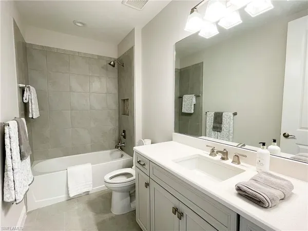 $4,500 | 2555 Seychelles Drive, Unit 402, Naples, FL 34112