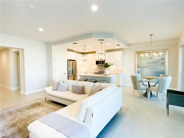 $4,500 | 2555 Seychelles Drive, Unit 402, Naples, FL 34112