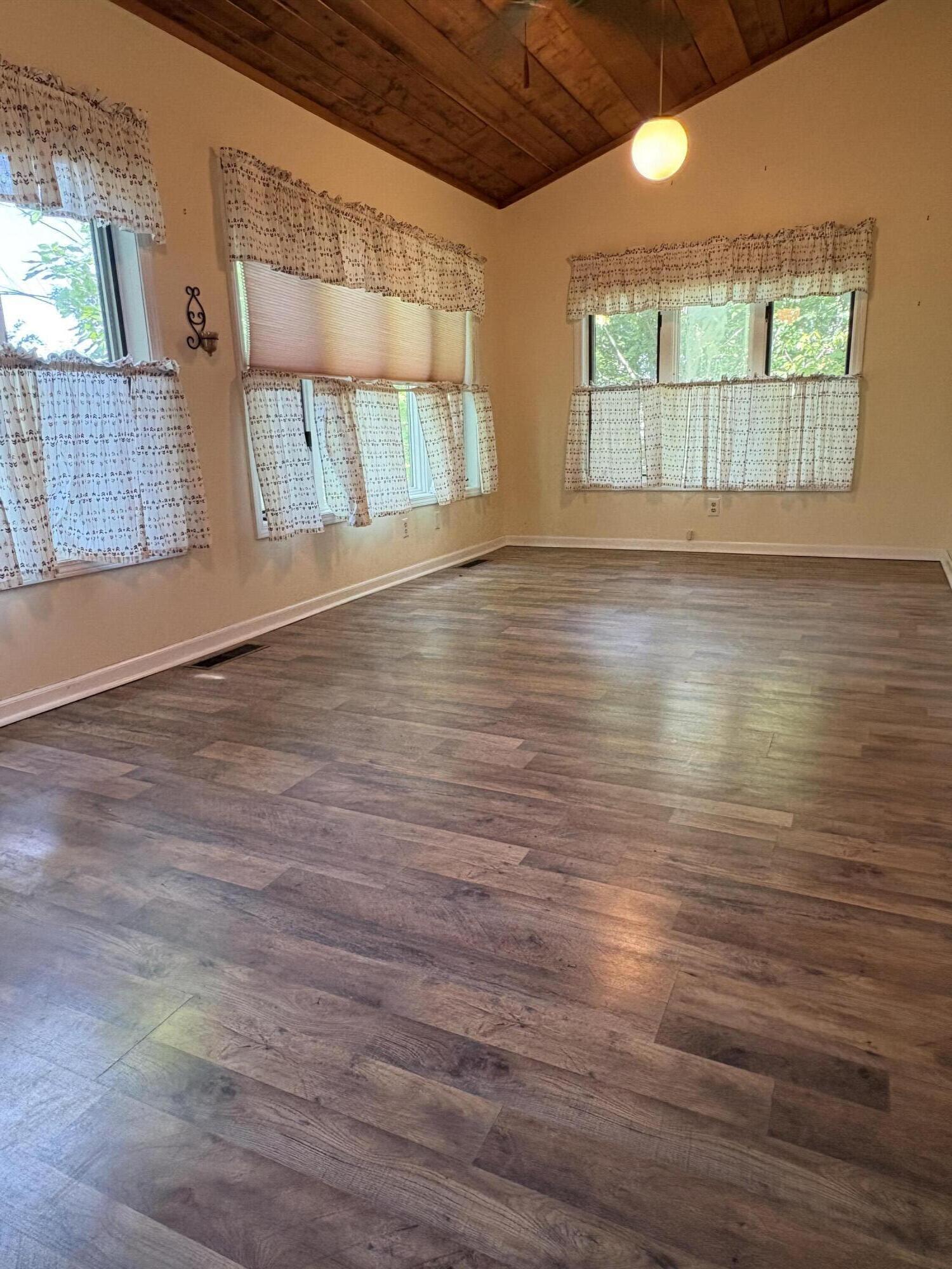 1352 East 400th Road Bolivar, MO 65613 - Photo 17 of 71 Versatile Dining Space