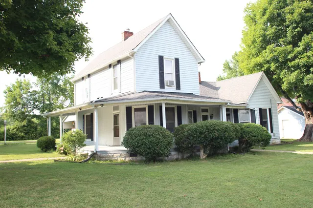 a view of a house with a yard and plants