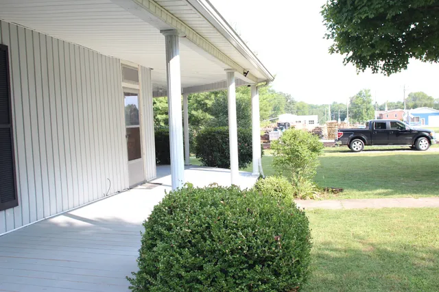 a view of a house with backyard and porch