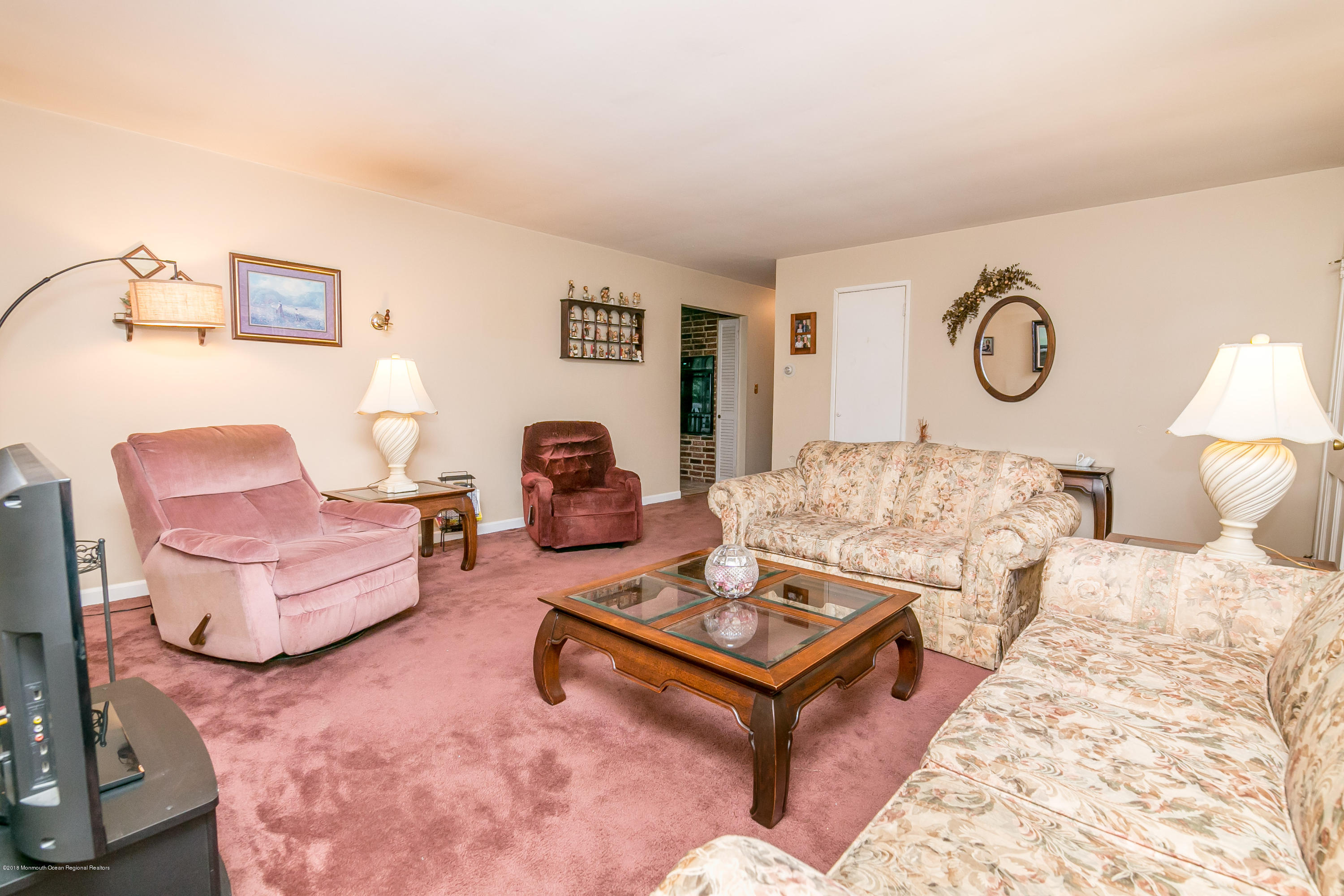 8 Hartford Road Jackson, NJ 08527 - Photo 3 of 19 Family Room 2