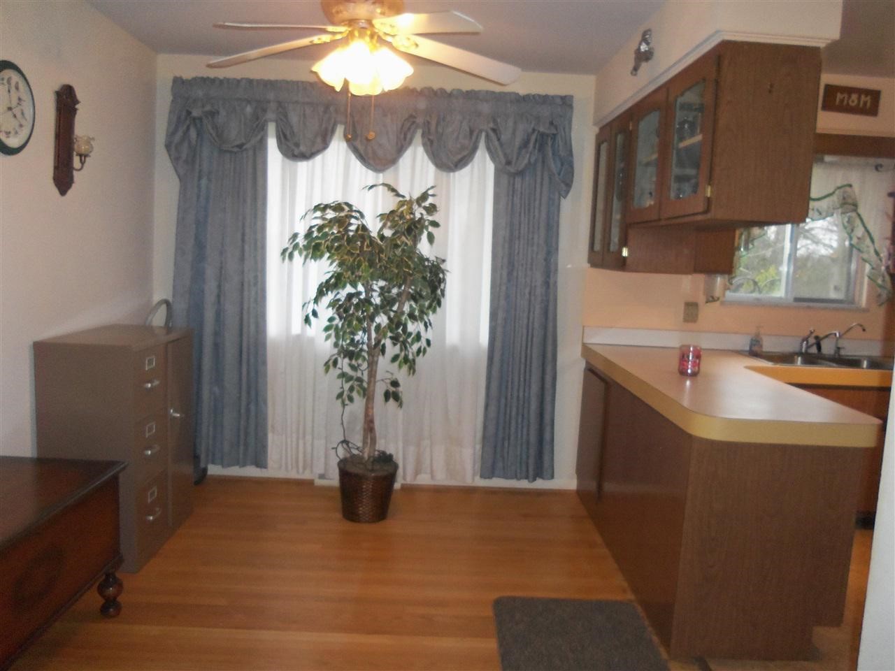 9404 East Potter Road Davison, MI 48423 - Photo 9 of 22 21523219-8.JPG