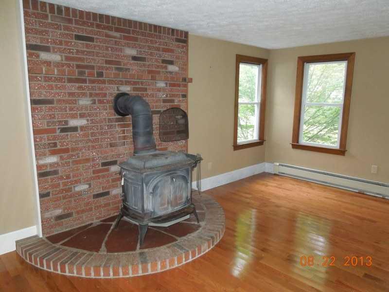 17 Wildwood Drive Springvale, ME 04083 - Photo 2 of 12 Den/Family/Great Room.
