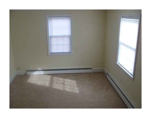 265 Chapmans Avenue Warwick, RI 02886 - Photo 4 of 12 Living Room.