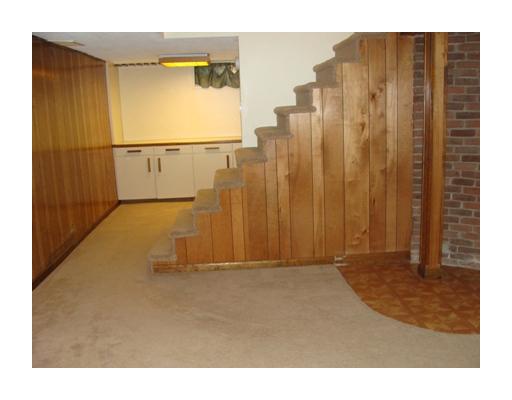 265 Chapmans Avenue Warwick, RI 02886 - Photo 6 of 12 Den/Family/Great Room.