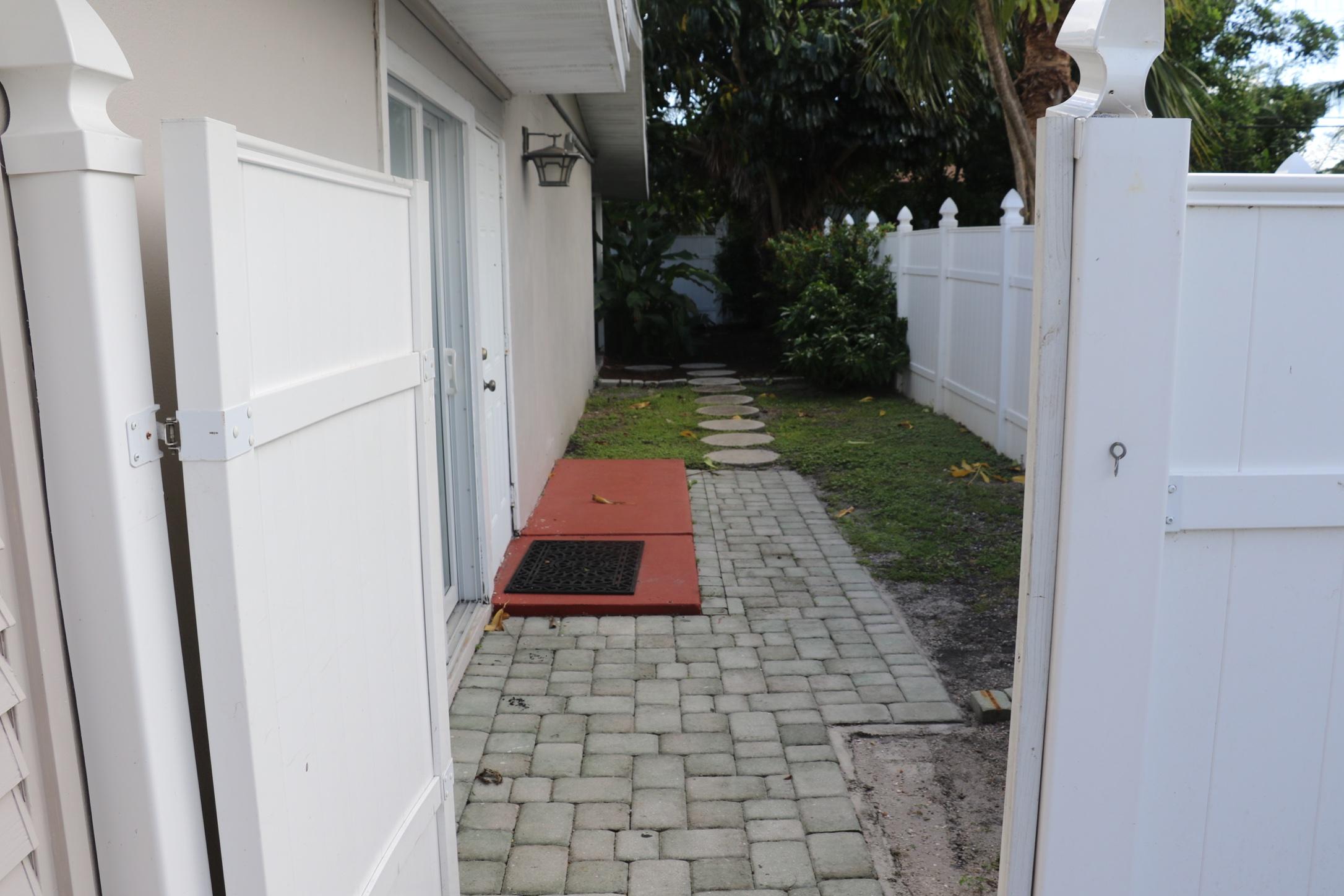 460 Northeast 36th Street Boca Raton, FL 33431 - Photo 5 of 31 IMG_5903