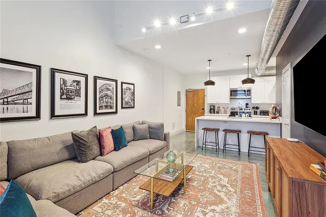 $1,750 | 801 Patterson Road, Unit 112, New Orleans, LA 70114