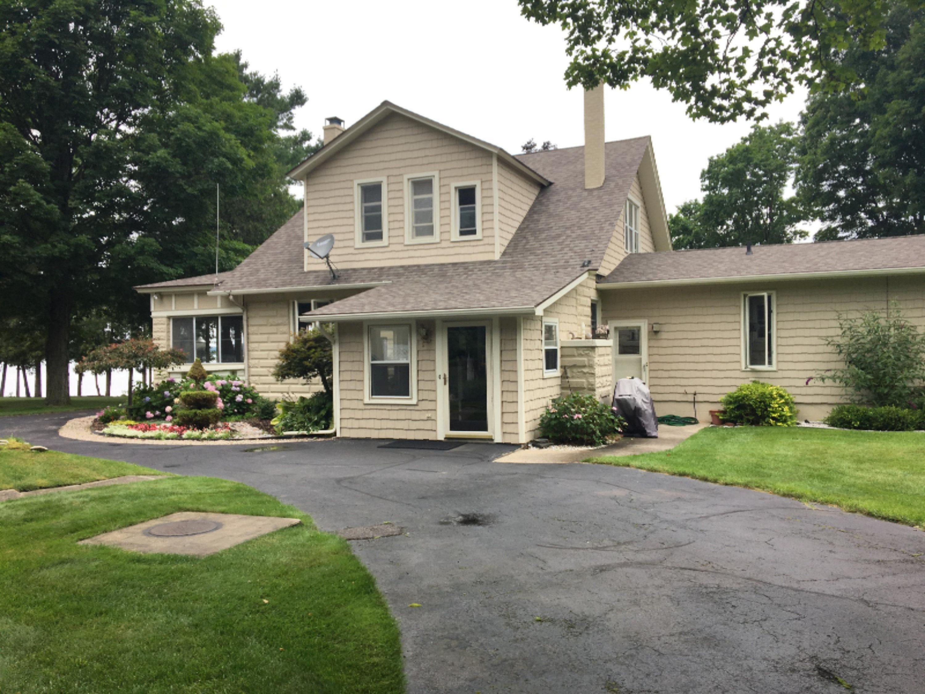 3512 Crescent Beach Road Manistee, MI 49660 - Photo 4 of 12 IMG_1381