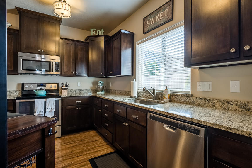 395 Live Oak Loop Central Point, OR 97502 - Photo 10 of 27 395 Live Oak-14