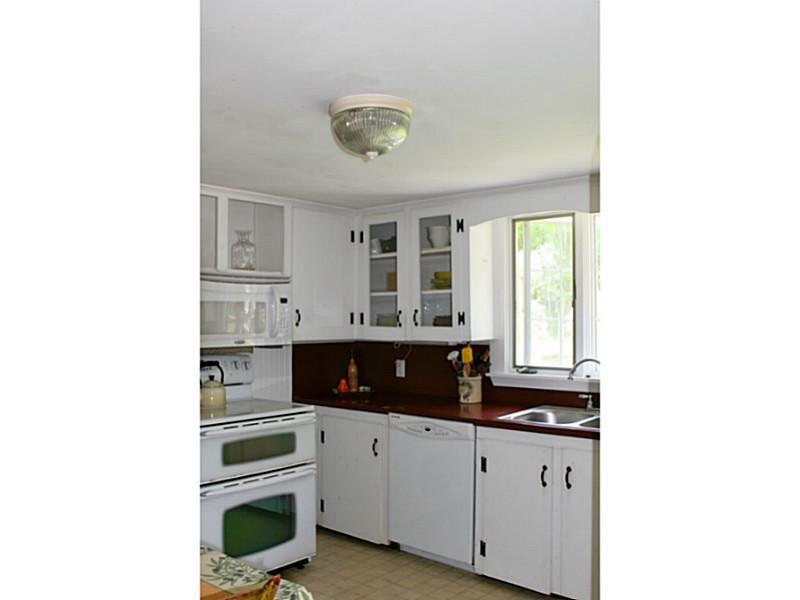 20 Woodcrest Road Cape Elizabeth, ME 04107 - Photo 4 of 20 Kitchen.