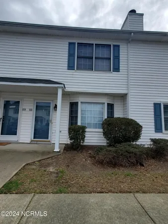$900 | 3805 Sterling Pointe Drive, Unit S2, Winterville, NC 28590