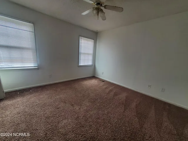 $900 | 3805 Sterling Pointe Drive, Unit S2, Winterville, NC 28590