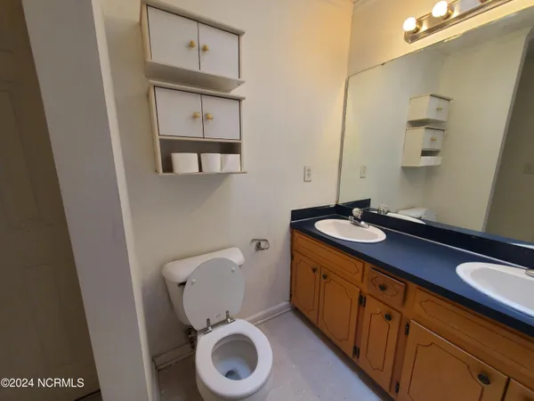 $900 | 3805 Sterling Pointe Drive, Unit S2, Winterville, NC 28590