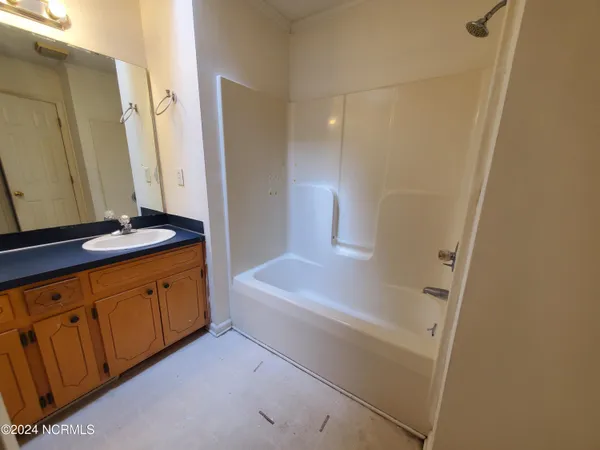 $900 | 3805 Sterling Pointe Drive, Unit S2, Winterville, NC 28590