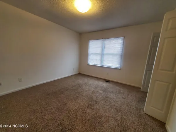 $900 | 3805 Sterling Pointe Drive, Unit S2, Winterville, NC 28590