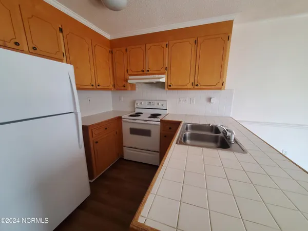 $900 | 3805 Sterling Pointe Drive, Unit S2, Winterville, NC 28590