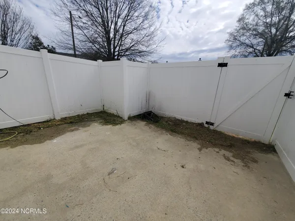 $900 | 3805 Sterling Pointe Drive, Unit S2, Winterville, NC 28590