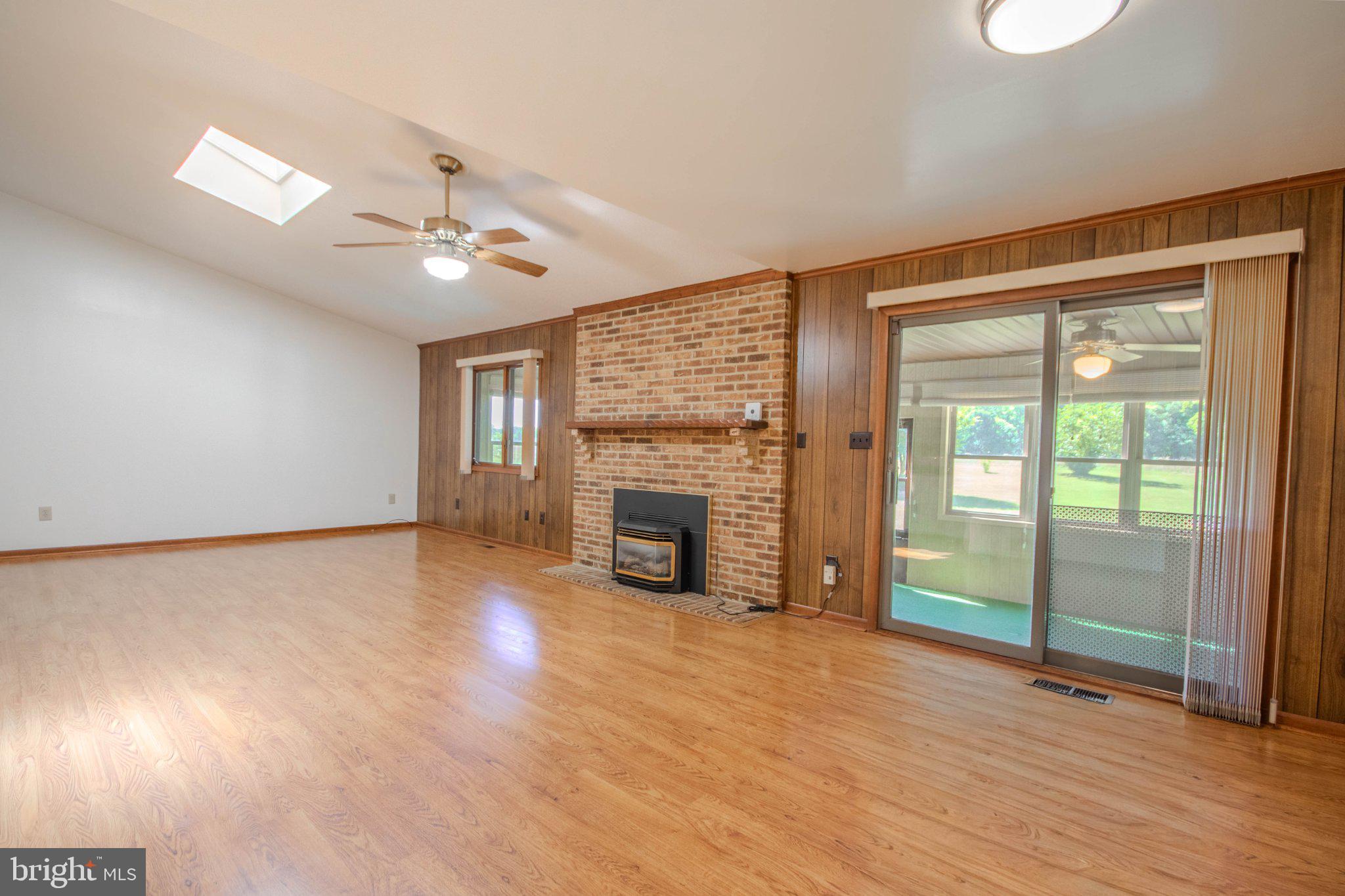 31749 Morris Leonard Road Parsonsburg, MD 21849 - Photo 8 of 40 Spacious living area with natural light.