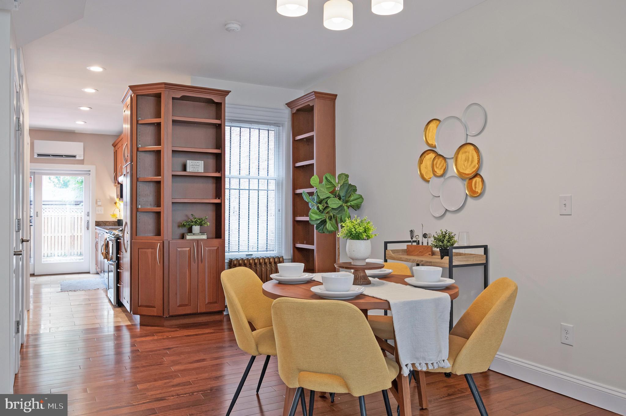 21 7th Street Northeast Washington, DC 20002 - Photo 8 of 73 Light Filled Space