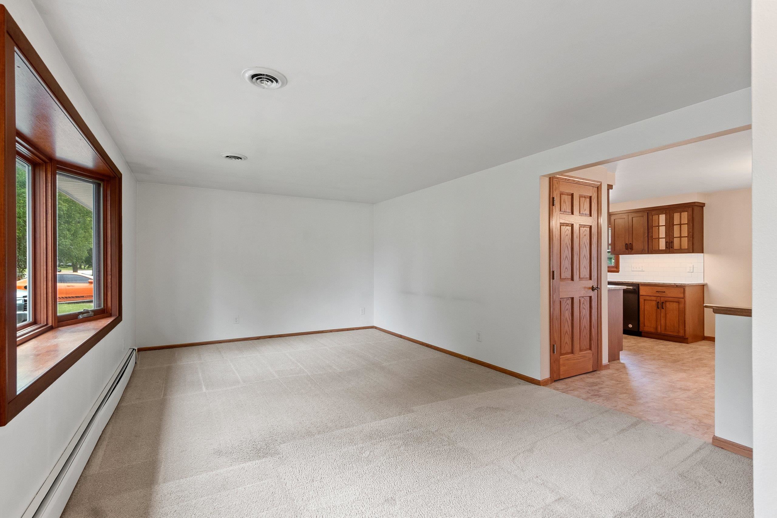 1203 Valleyview Road Green Bay, WI 54304 - Photo 17 of 81