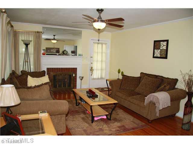 5002 Millpoint Road Greensboro, NC 27406 - Photo 3 of 13 Living Room.