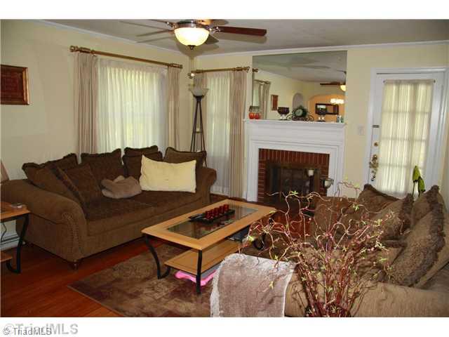 5002 Millpoint Road Greensboro, NC 27406 - Photo 4 of 13 Living Room.