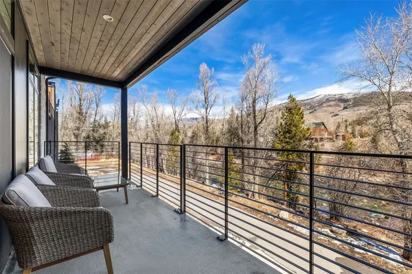 $995,000 | 930 Blue River Parkway, Unit 821, Silverthorne, CO 80498
