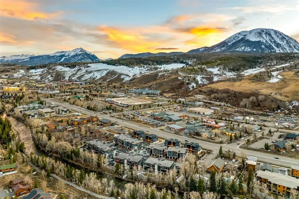$995,000 | 930 Blue River Parkway, Unit 821, Silverthorne, CO 80498