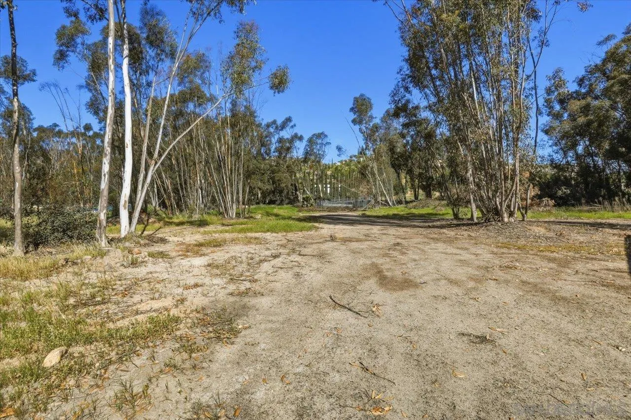 5461 Rainbow Creek Road Fallbrook, CA 92028 - Photo 25 of 36