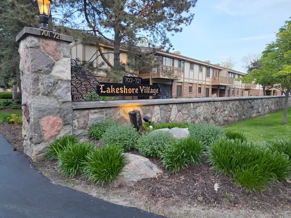 $378,000 | 709 South Lake Shore Drive, Unit 4F, Lake Geneva, WI 53147