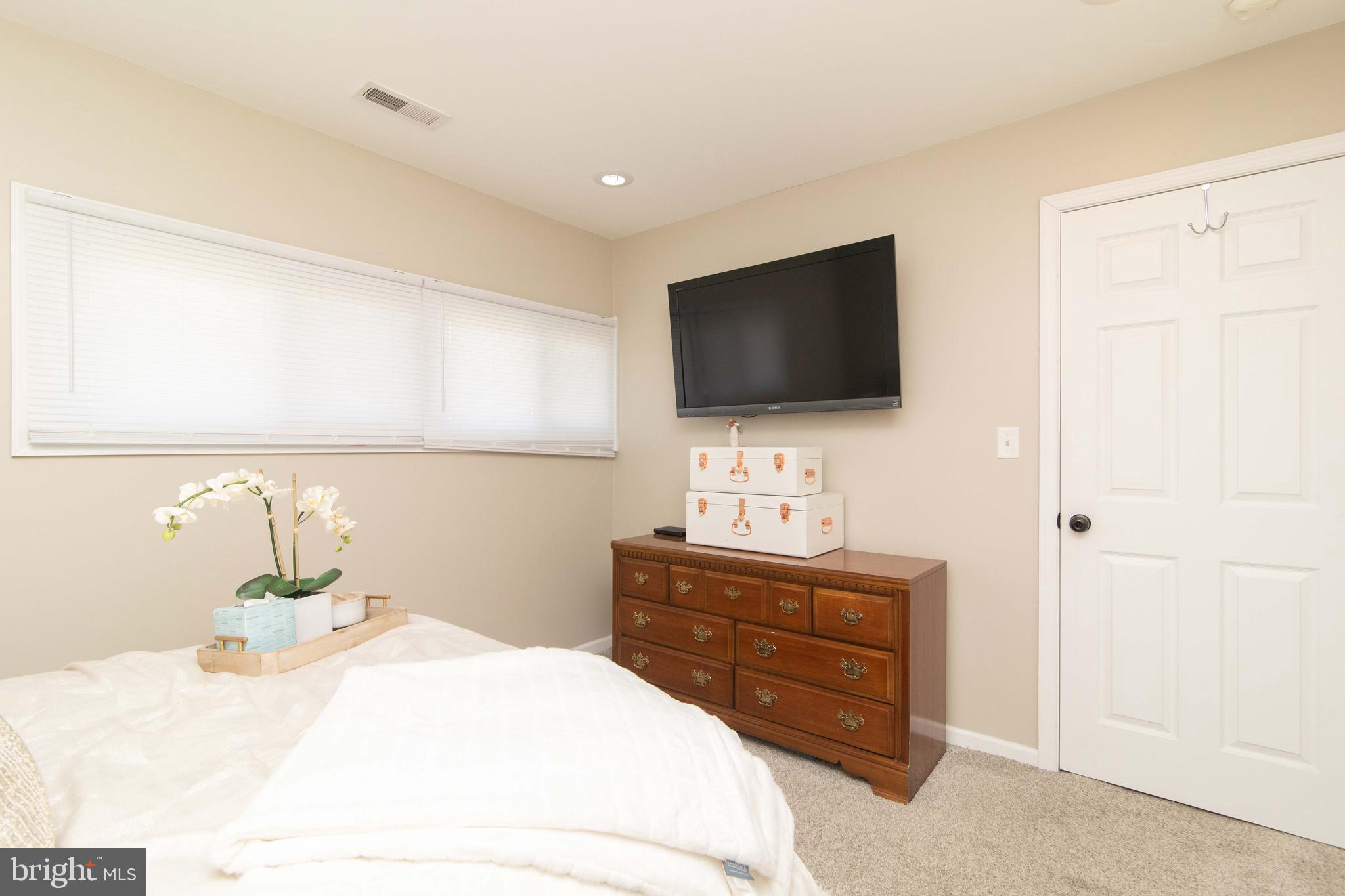 90 Border Rock Road Levittown, PA 19057 - Photo 12 of 29 Gallery Image 12