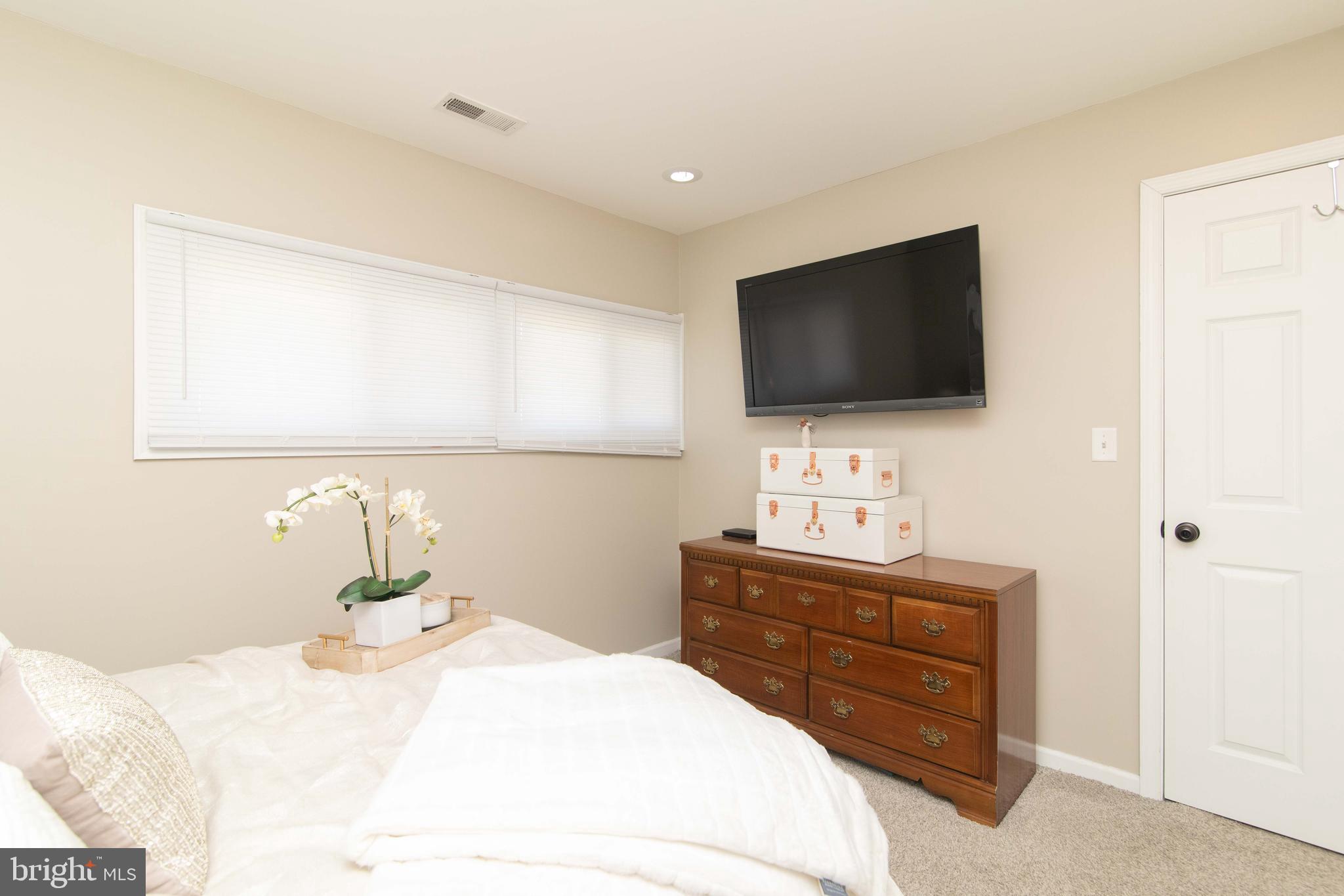 90 Border Rock Road Levittown, PA 19057 - Photo 14 of 29 Gallery Image 14