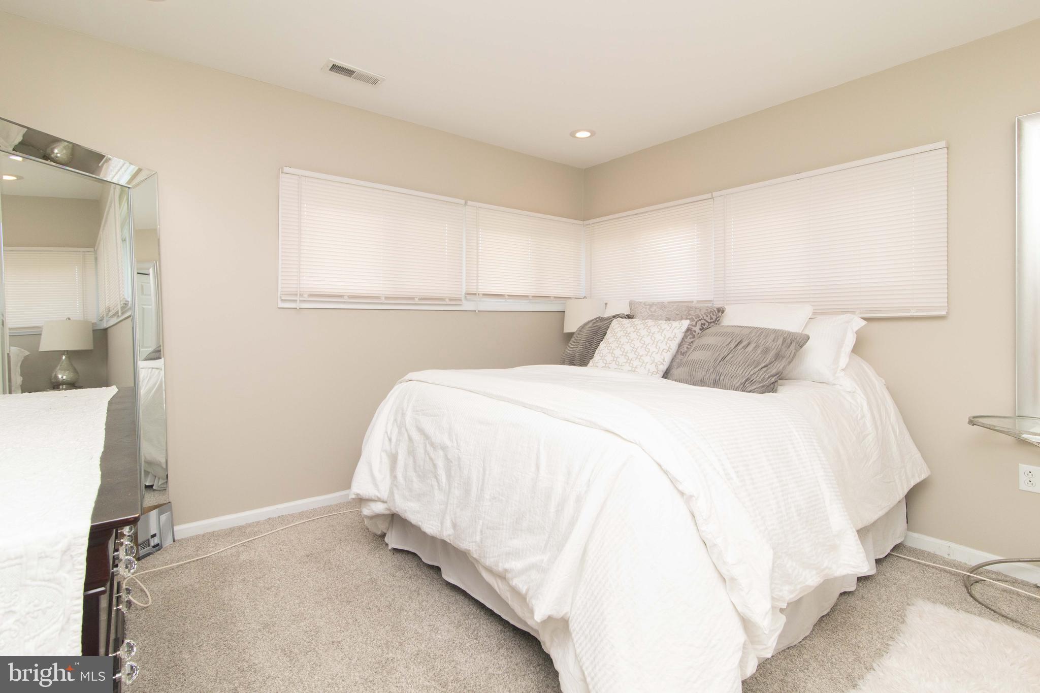 90 Border Rock Road Levittown, PA 19057 - Photo 16 of 29 Gallery Image 16