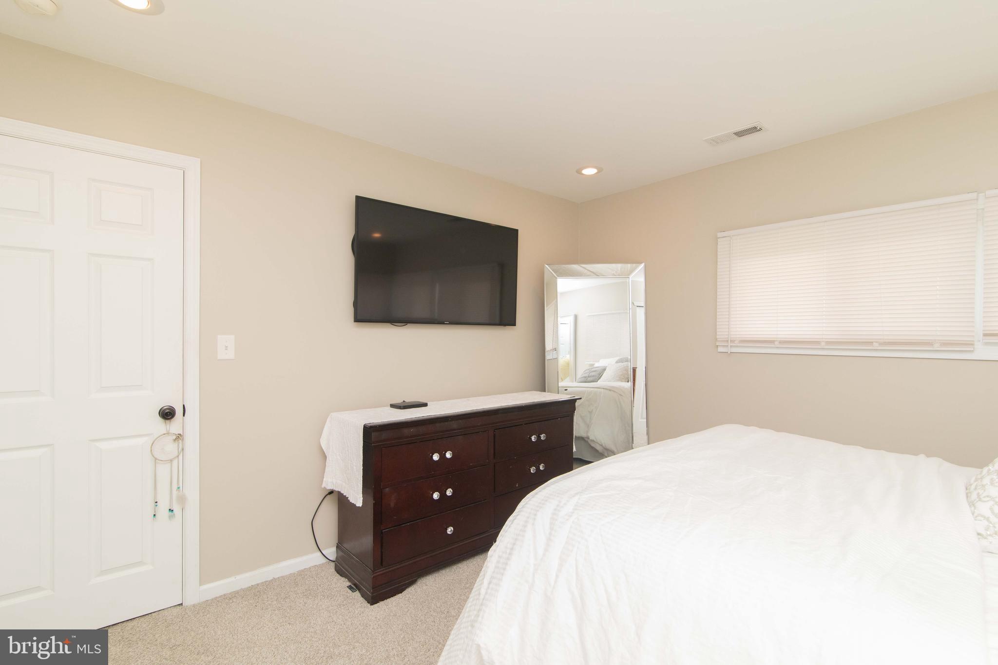90 Border Rock Road Levittown, PA 19057 - Photo 18 of 29 Gallery Image 18