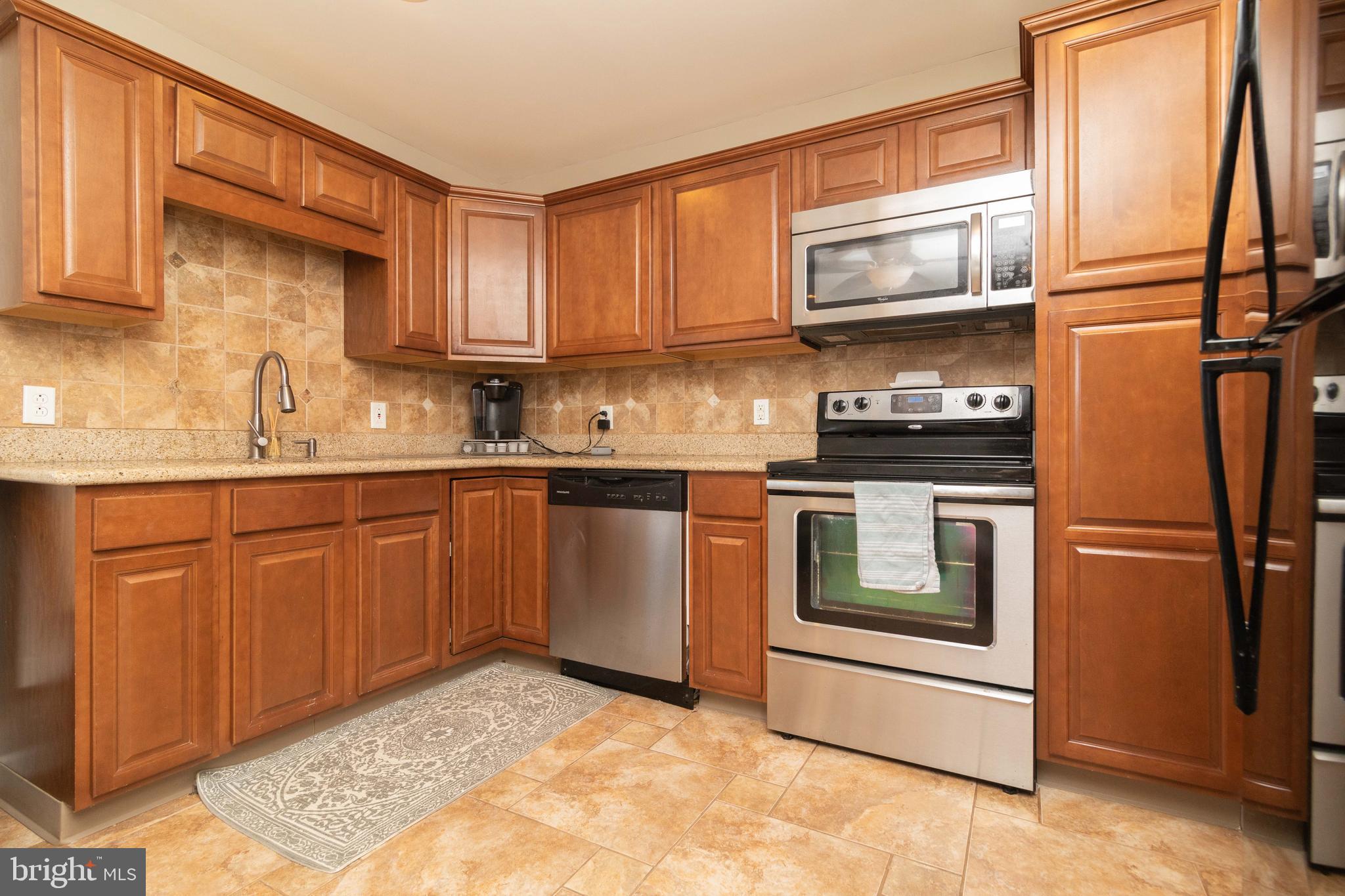 90 Border Rock Road Levittown, PA 19057 - Photo 10 of 29 Gallery Image 10