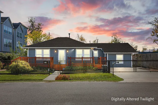 a view of house with a big yard