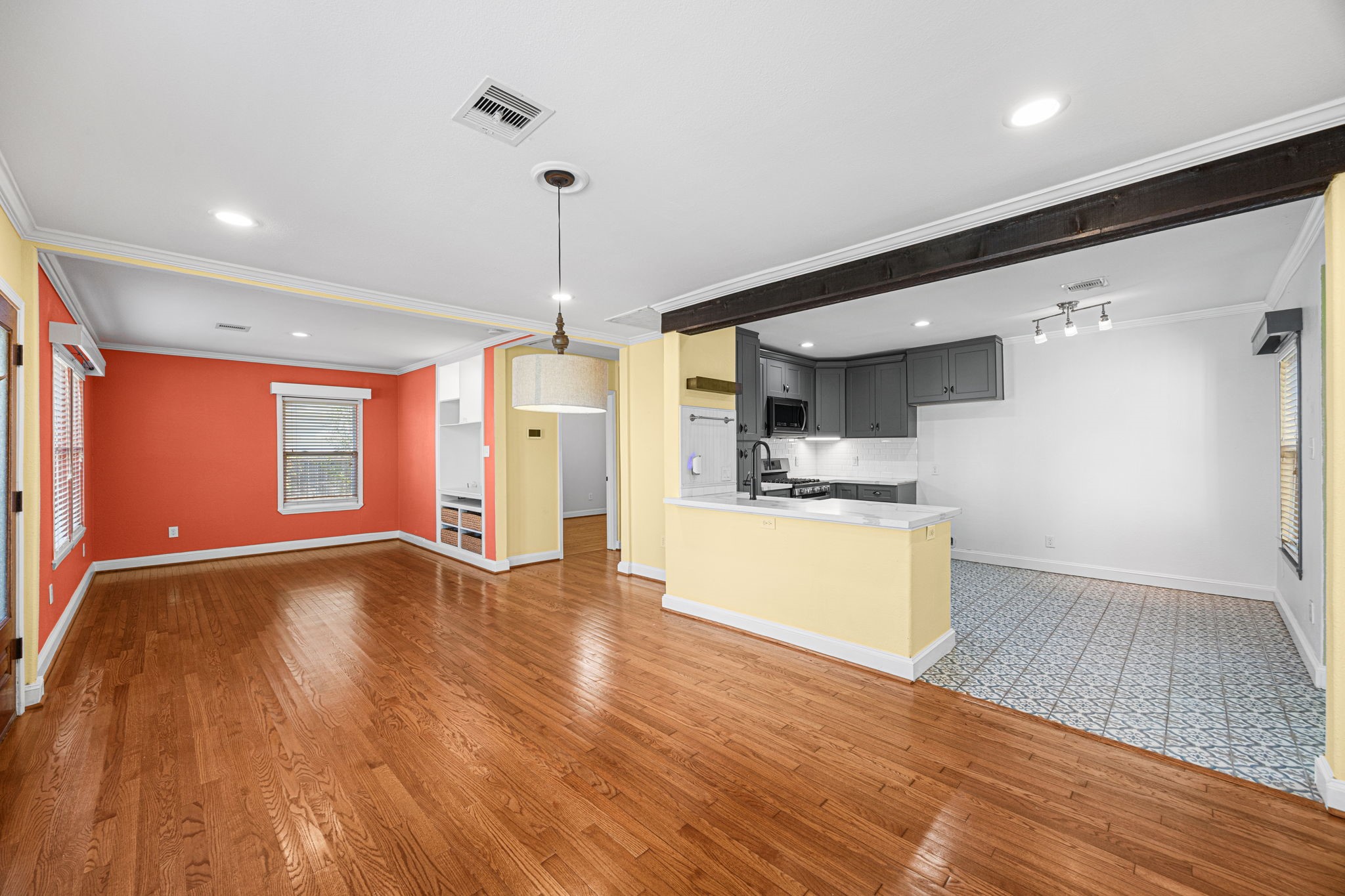710 East 28th Street Houston, TX 77009 - Photo 18 of 44 a view of an empty room and kitchen with wooden floor