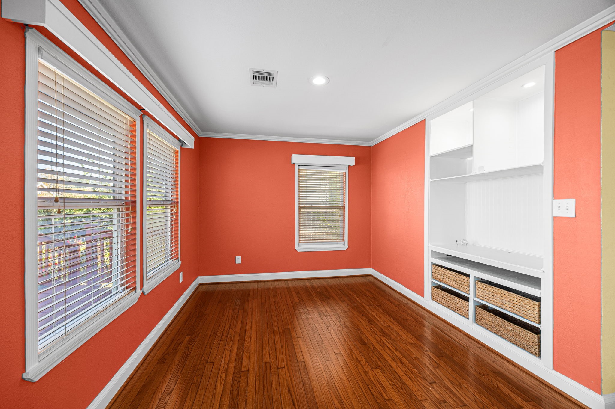 710 East 28th Street Houston, TX 77009 - Photo 21 of 44 a view of a room with wooden floor and a window