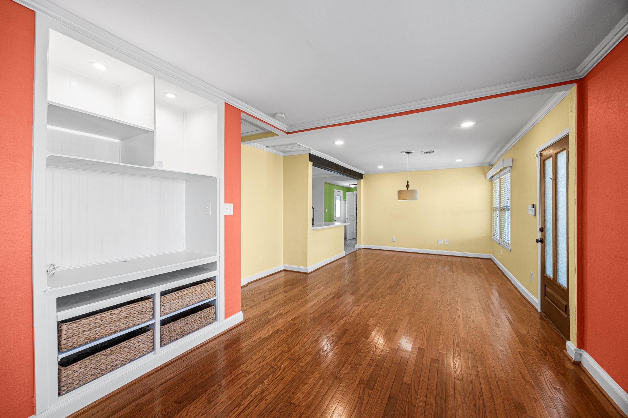 710 East 28th Street Houston, TX 77009 - Photo 22 of 44 a view of an empty room with wooden floor and a window