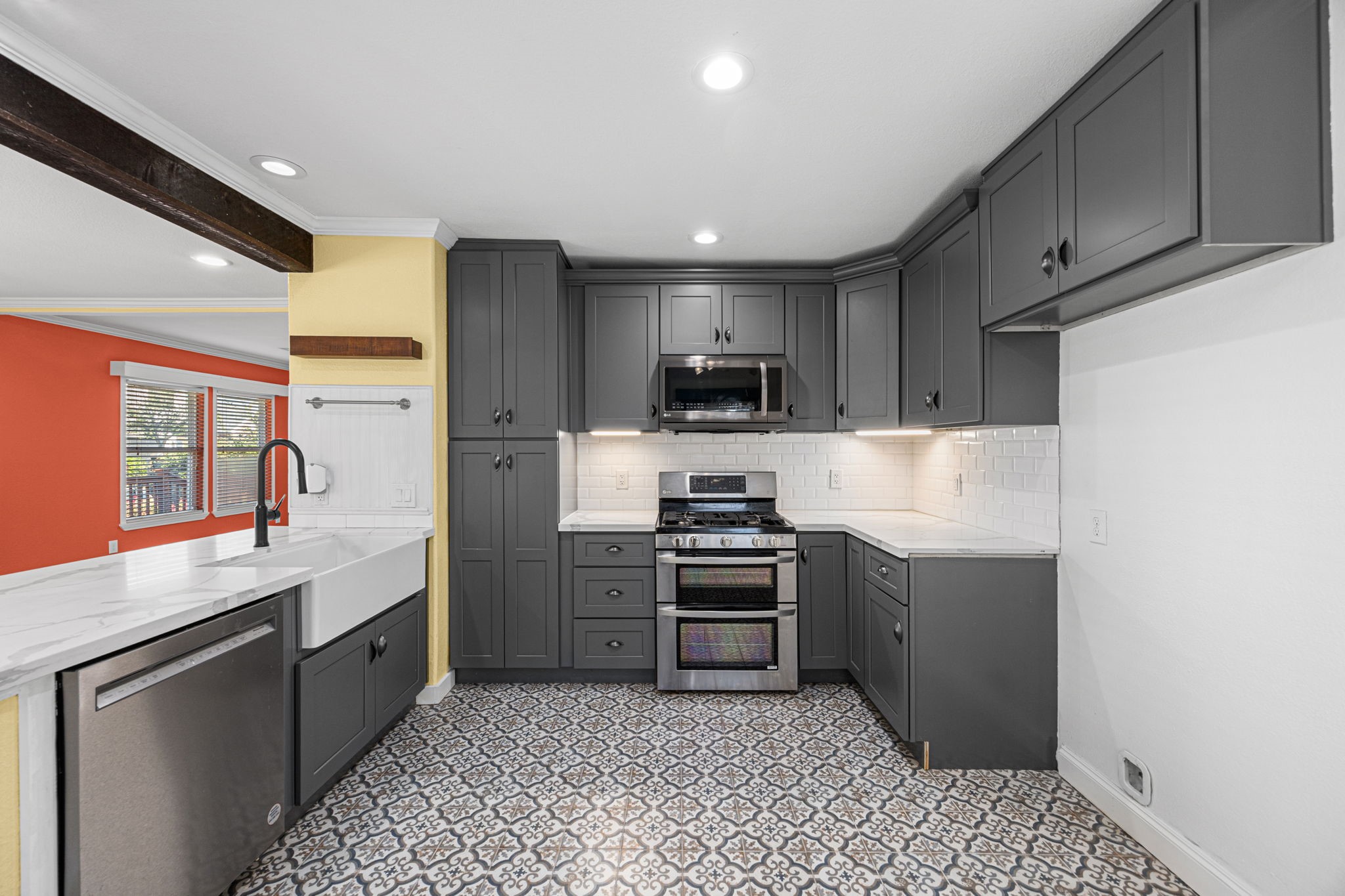 710 East 28th Street Houston, TX 77009 - Photo 23 of 44 a kitchen with stainless steel appliances granite countertop a refrigerator stove top oven a sink and dishwasher